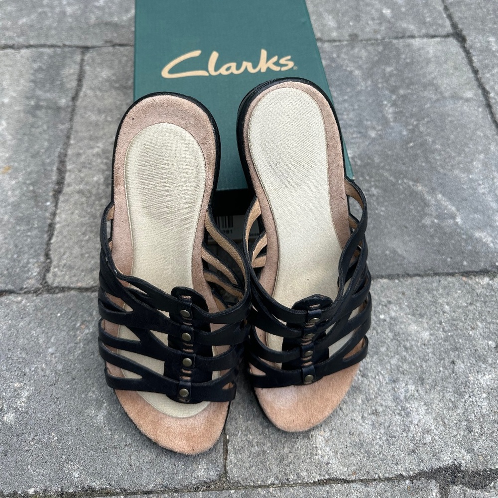 WOMANS CLARK BLACK SANDALS NWOT